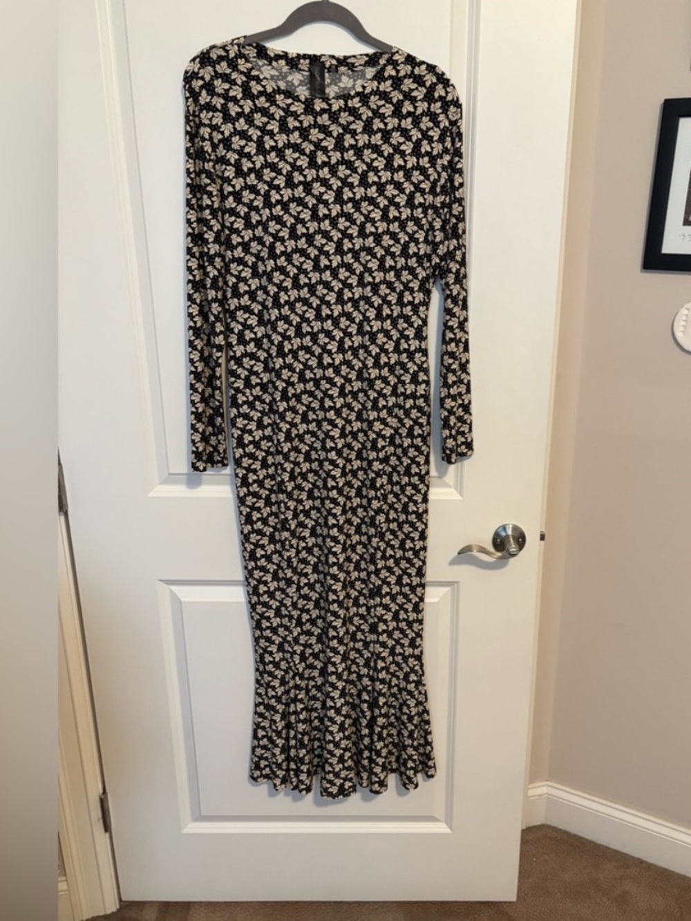 Norma Kamali Black and Cream Leaf Print Midi Dress with Fishtail Bottom size L